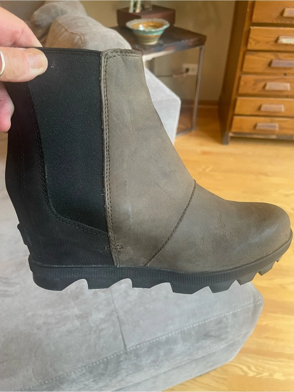 Women’s Sorel Green Leather Chelsea Lug Boot with Black Elastic
